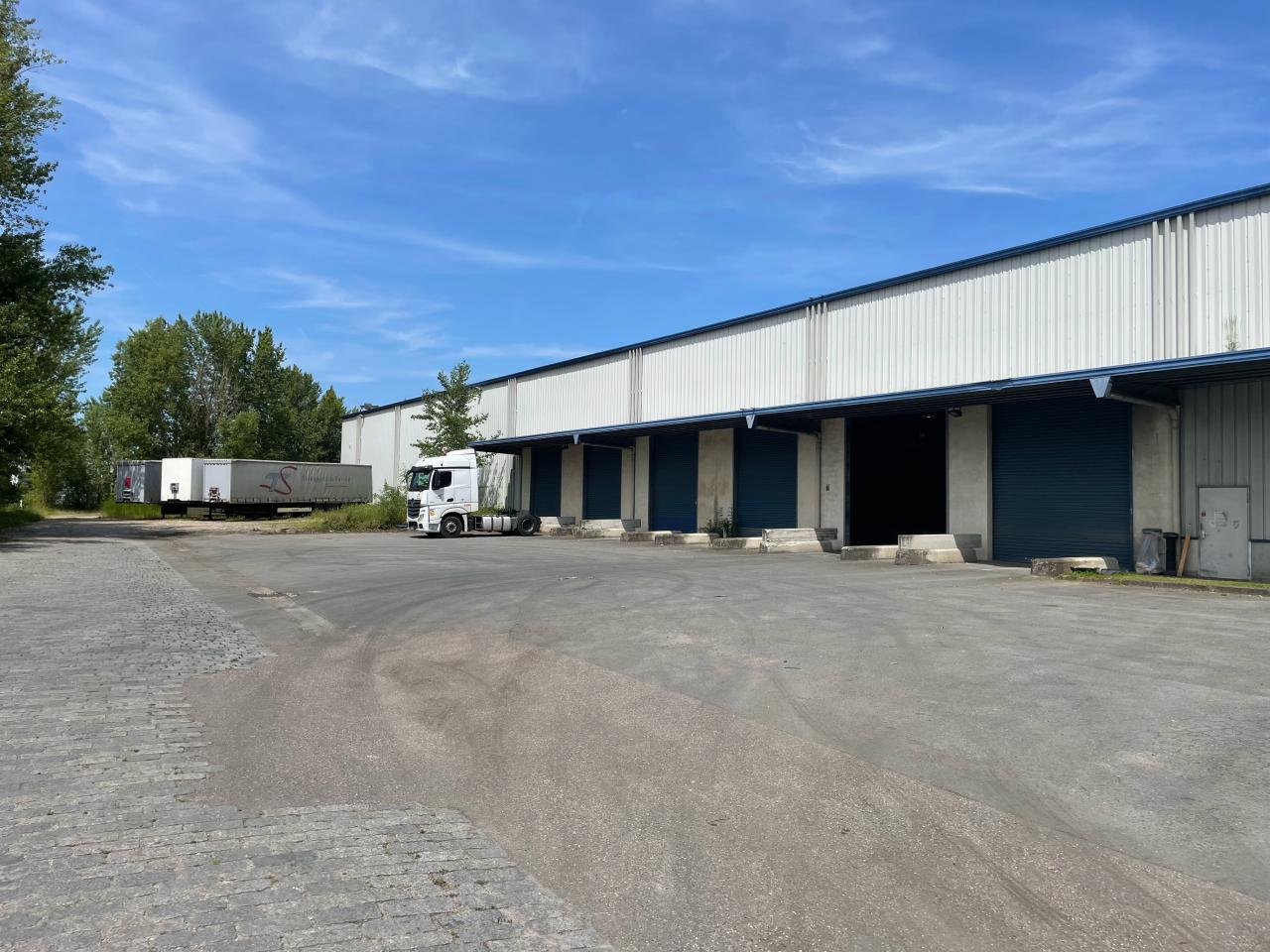 Entrepôt classe c Lormont 10000m² Location entrepôt classe c Lormont Gironde OLLOG2419710 0